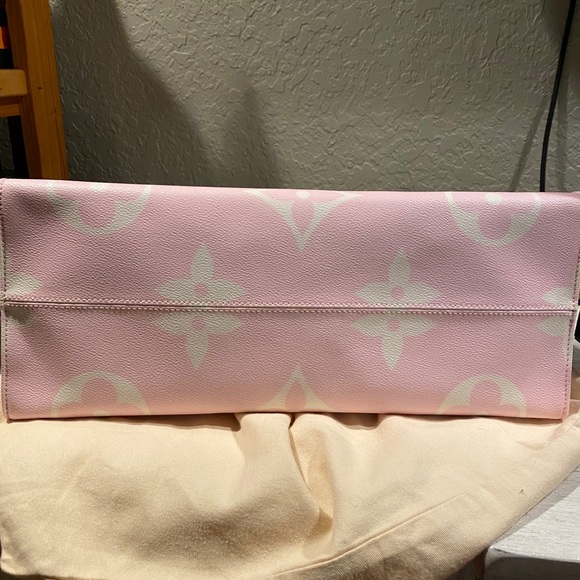 Louis Vuitton OnTheGo Pastel 2020 Escale Authentic - Picture 12 of 12